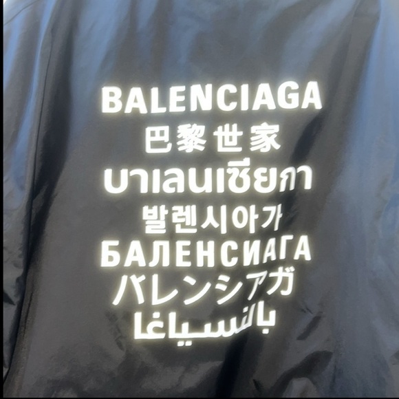 Balenciaga
Balenciaga 7-language assault suit jacket - Picture 9 of 13